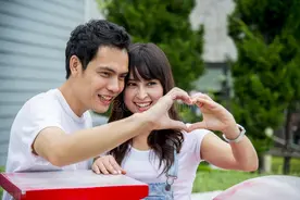 离婚不离家的女人，同时与前夫与男友保持着关系，她要如何抉择？图片
