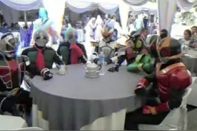 网友结婚，叫兄弟们穿上最帅的衣服去助阵，结果来了一群假面骑士图片