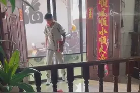 浙江一爸爸让儿子去买瓶酒，买完一看商标“上头”了：真是亲儿子图片