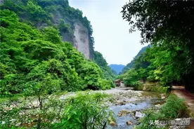 成都的“小九寨”，距离主城区60公里，夏天必去玩水地图片