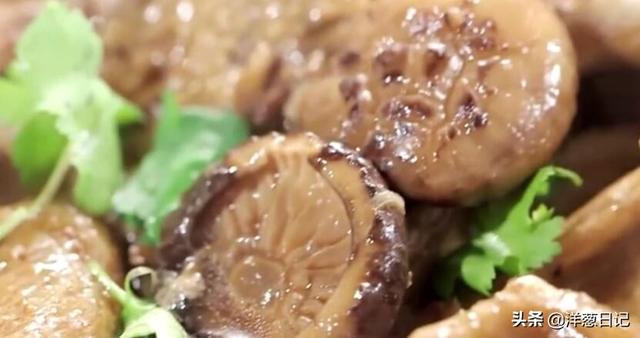 一道有特色的粤菜，鹅掌炆冬菇