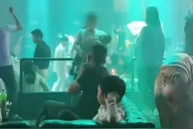 “夜店妈妈”：母亲带新生儿蹦迪，受谴责，我却看到父亲的失职图片