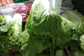 白露过后，农贸市场这“4菜3果”想吃再等等，摊主自己都不吃图片