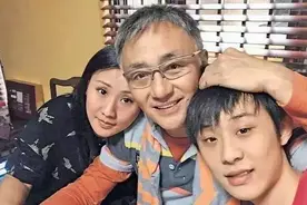 他曾是最帅花无缺，拍三级娶女主恩爱多年成模范夫妻图片