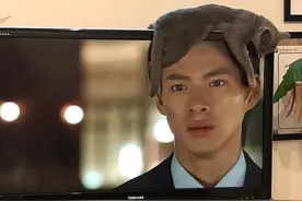 喵星人与显示屏的搞笑图片，错视觉的趣味图片