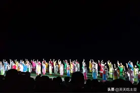 天门中断楚江开，碧水东流至此回图片