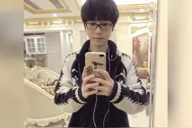 嗨氏跳槽3年，如今直播人气大跌，给粉丝发红包都没钱图片