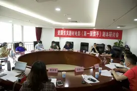 26年来在天安门广场独自升旗，这名北京普通电工的故事将被拍成电影图片