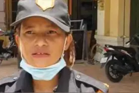 柬埔寨一女谐星转行保安，月薪180美元仍被拖欠图片