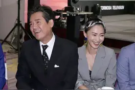 又一对明星官宣结婚！相差23岁被指“父女恋”，爱情长跑已20年图片