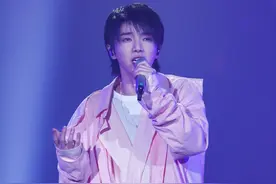 华晨宇，粉色少年图片
