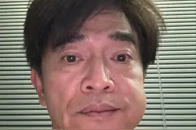 吴宗宪花10万种牙，肿着脸与女儿大秀亲近，女儿撞脸袁冰妍图片