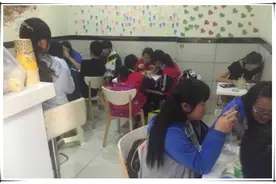 儿子请同学喝星巴克，被老师约谈批“奢侈”，宝妈霸气回怼护儿图片
