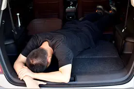 仔细分析了小鹏P5睡觉的逻辑，车内过夜看电影或是真需求图片