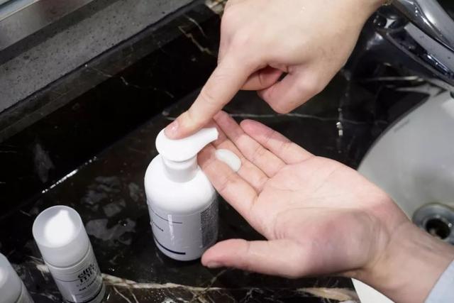 鑷敺浜鸿濡備綍娲楃櫧锛? onerror=