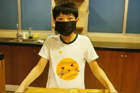 阔太胡静太壕！打完针直接在另一栋豪宅隔离，12岁儿子亲自下厨图片