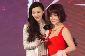 潘迎紫真是不服老，穿紧身的裙子秀身材，大范冰冰三轮看着像姐妹图片