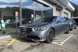 新一代奔驰S400d实拍，很少见的灰色外观，气场十分强大图片