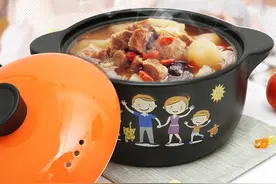 珐琅锅和砂锅哪个更好？两者炖的肉都很香，区别原来这么大图片