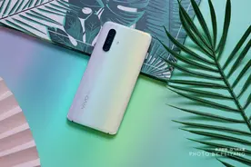 全新配色vivo X30「虹影」雨过天晴见彩虹【图赏】图片