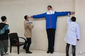 3岁男孩身高达110cm！医生提醒父母谨记3点，孩子身高矮不了图片