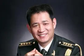 因相亲一见钟情，从此便相濡以沫，聂海胜和妻子婚姻才叫不离不弃图片