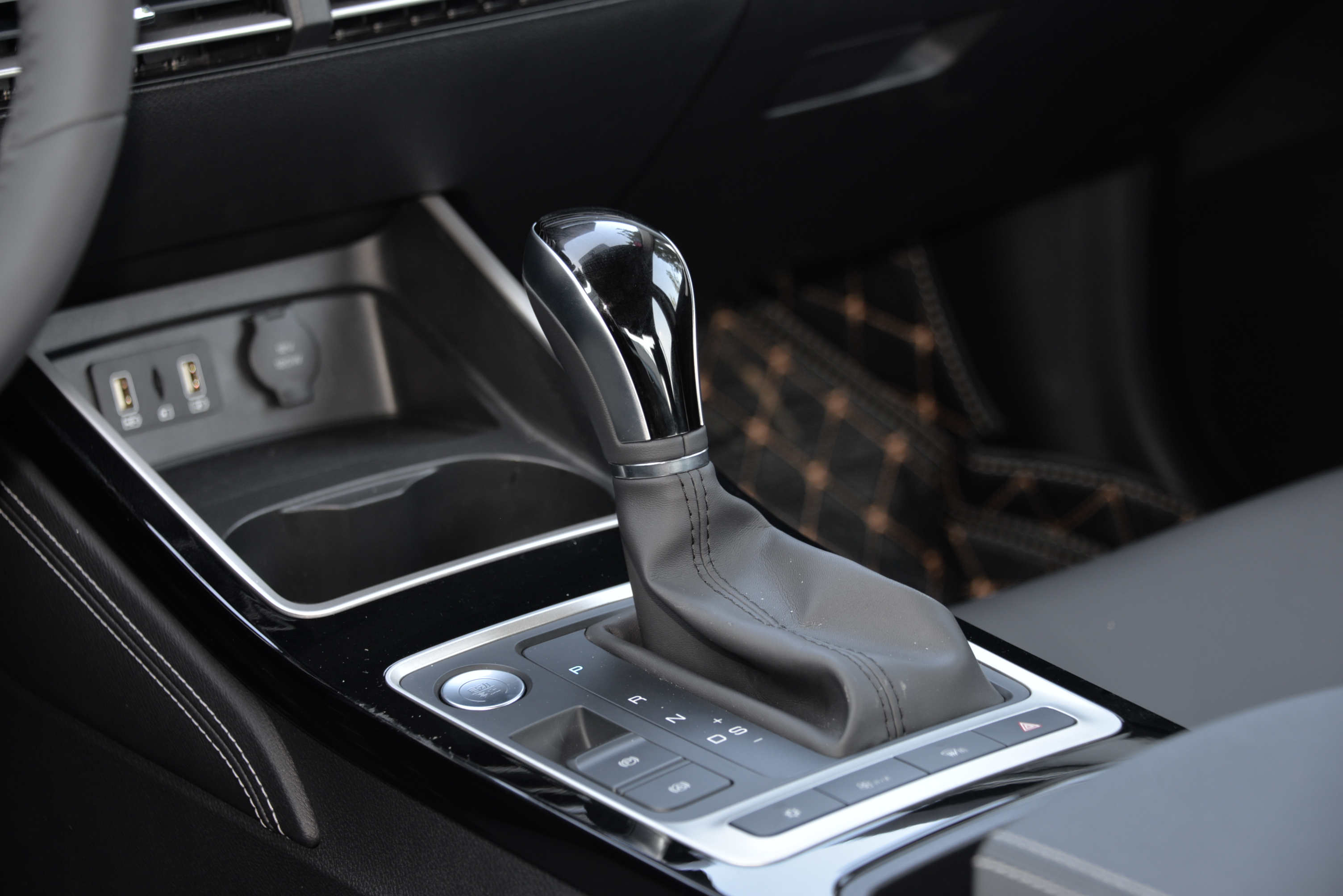 新比亚迪f3哪个配置好_全新秦EV价格_比亚迪全新秦家族