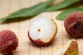 吃荔枝有4点宜忌要谨记，记住了可安享美味，不管不顾或可丧命图片