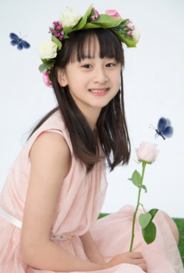 11岁森碟打网球姿势专业,四肢肌肉线条漂亮,被调侃是下一个李娜