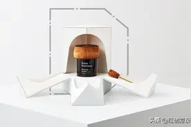 纯白、极净的盛开麦卢卡花，最顶级蜂蜜包装设计图片