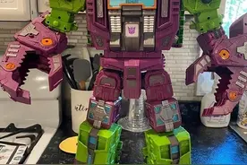 孩之宝变形金刚 Earthrise 地出系列泰坦级萨克/撒克巨人 开盒图图片