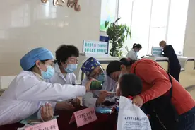 “爱牙日”儿牙医教刷牙 哈尔滨医科大学附属哈尔滨儿童医院口腔科医生强调“3-5刷牙法则” 保持牙齿最佳状态图片