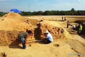 历史上秦桧墓被盗掘，盗墓贼变卖得金银巨万，被捕后却被无罪释放图片