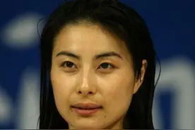 7年生3胎的郭晶晶，回怼高攀论，豪门公子霍启刚的地位有多“低”图片