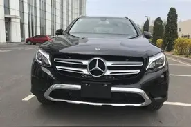 全景天窗+一键启动+巡航定速 20款奔驰GLC300实拍 最新参数配置图片