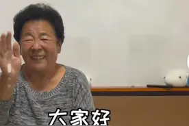 田姥姥与双胞胎妹妹田桂芳在线比美！网友：挺像，连假牙都一样图片