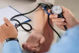 降压药必须早上吃？专家说出最佳服药时间，不妨早了解一下图片