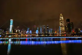 无人机拼出“我爱深圳”，深圳点亮庆祝特区建立40周年主题灯光秀图片