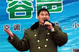“大衣哥”书法卖出万元，却被喷“丑书”，专家：扰乱了书法市场图片