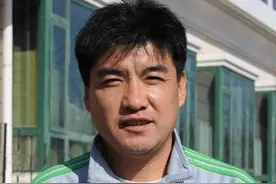 他曾是北京队全能中场，却成为中国足协荒唐政策的背景板，魏克兴图片