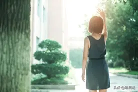 准公公明言婚房不能加儿媳名字，女方提出退还彩礼：钱别不够图片
