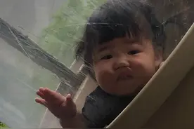 妈妈狂晒女儿千张丑照，张张丑出天际，10万人看过却说好想生女儿图片