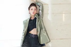 闪闪发亮的“金属色”怎么穿不土？这篇文章手把手教你，建议收藏图片