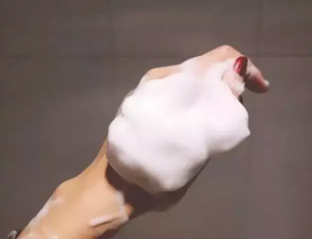 姘ㄥ熀閰稿惈閲忛珮鐨?涓搧鐗岋紝鑺欎附鑺充笣涓婃锛岀涓€涓€滄槑鐮佹爣娉ㄢ€? onerror=