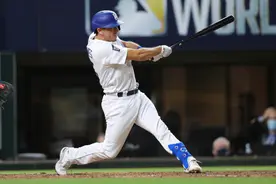 最终落幕！道奇捧起2020世界大赛冠军奖杯图片