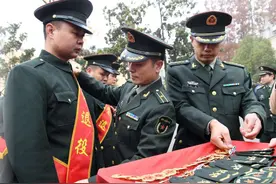 有人称“退役”、有人称“退伍”，到底一样吗？搞混就闹笑话了图片