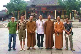 哥哥搜狐当老总，弟弟出家当和尚图片