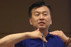 央视主持人工资仅20万出头！张泽群和尼格买提没说谎图片