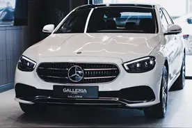 新一代奔驰E300到店实拍，网友：“小号S级”，外观更优雅图片