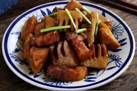 炒春笋，只用水焯等于“没焯”，多加1步，口感更好，吃着更放心图片